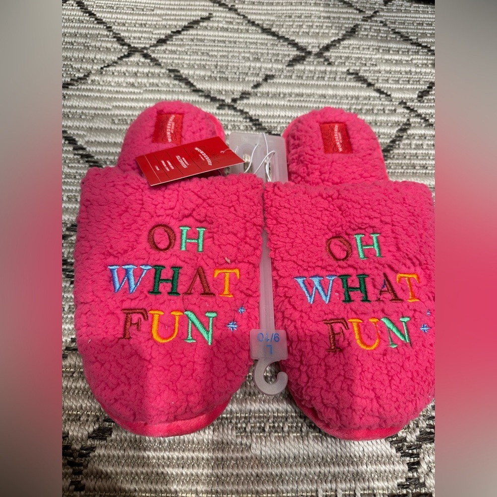 NWT! Oh What Fun Women's Pink Christmas Shoe/Slippers Slides Size L (9-10)